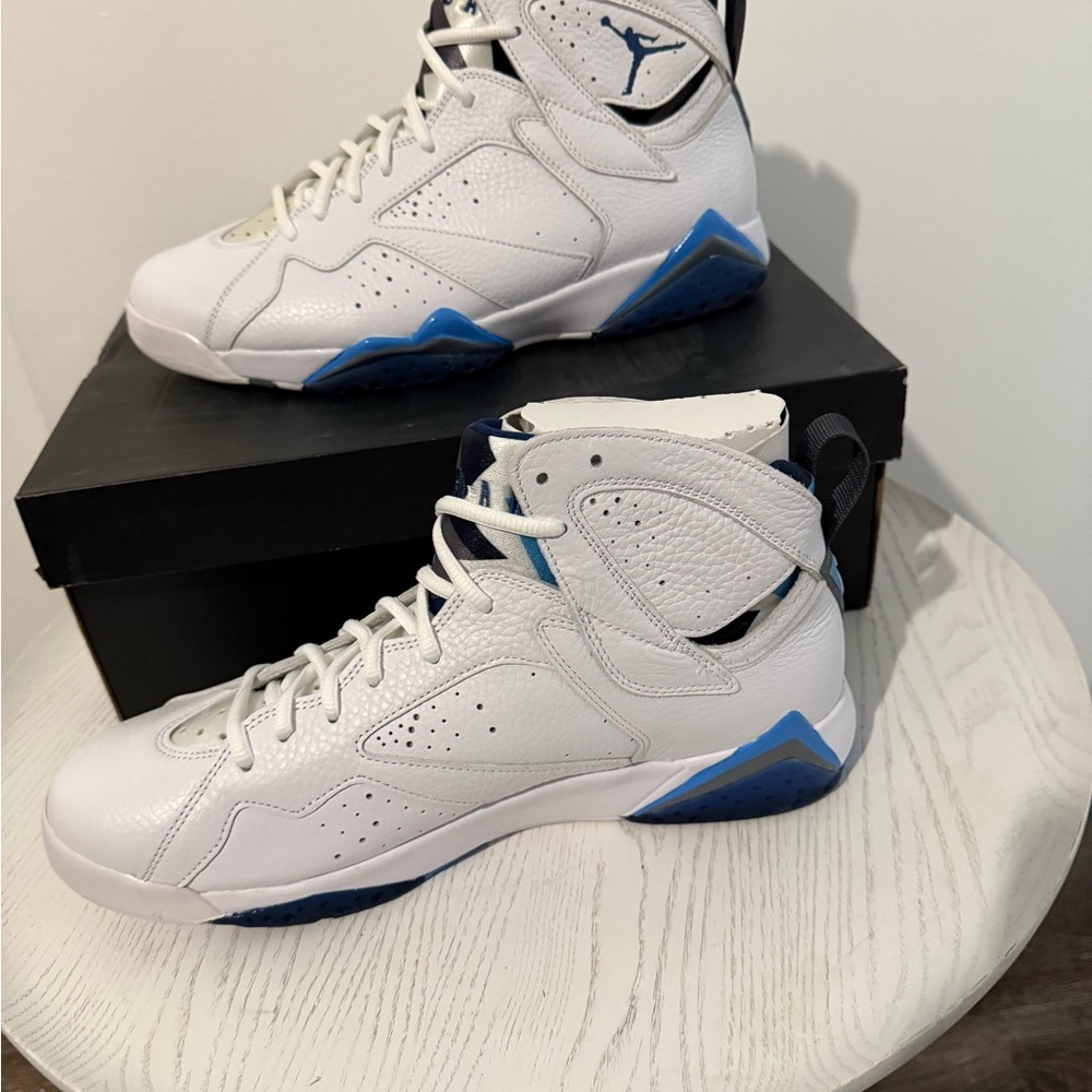 Air Jordan Retro 7 Men's White and Blue Sneakers